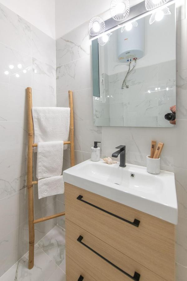 Nadia'S Boutique Apartment, Атина Екстериор снимка